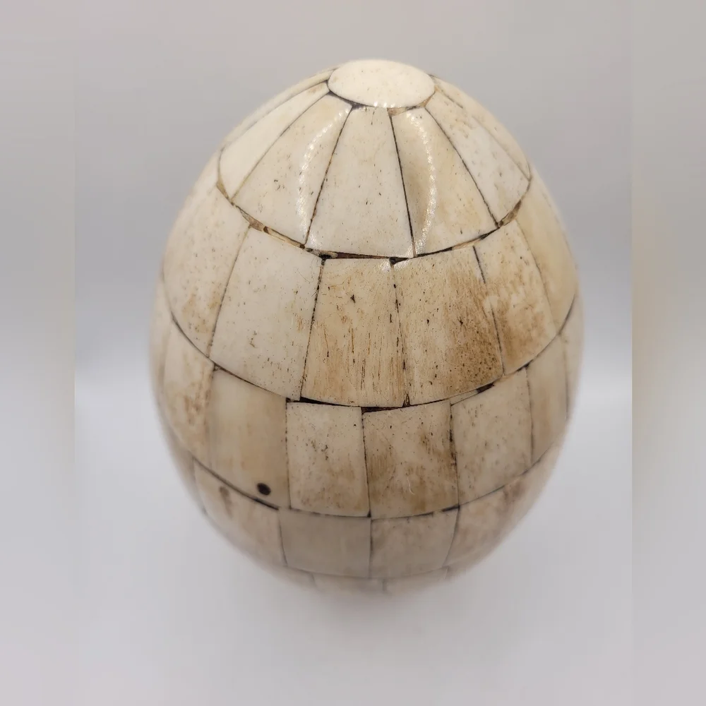 Crate & Barrel Ivory Color Bone Egg Shape Table Decorative Paper Weight